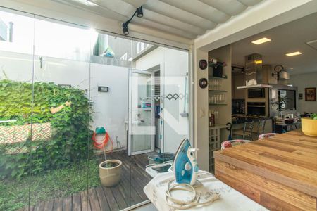 Casa de condomínio à venda com 188m², 3 quartos e 2 vagasQuintal