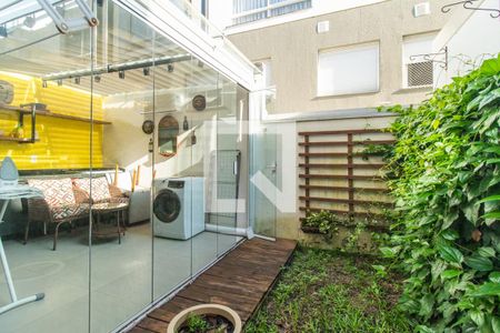 Casa de condomínio à venda com 188m², 3 quartos e 2 vagasQuintal