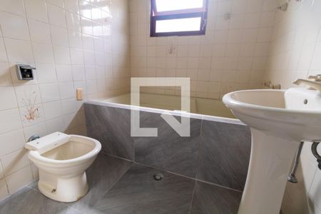 Casa à venda com 250m², 5 quartos e 2 vagas Casa à venda com 250m², 5 quartos e 2 vagasBanheiro 2