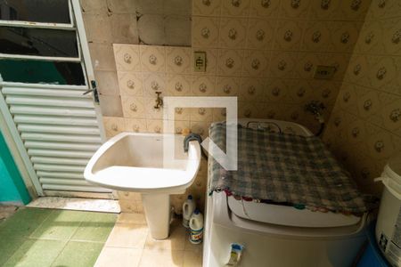 Casa à venda com 250m², 5 quartos e 2 vagas Casa à venda com 250m², 5 quartos e 2 vagasÁrea de Serviço