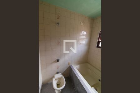 Casa à venda com 250m², 5 quartos e 2 vagas Casa à venda com 250m², 5 quartos e 2 vagasBanheiro 2