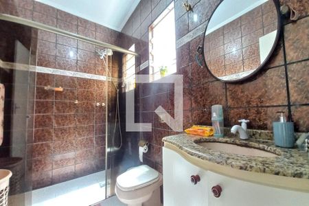 Banheiro de casa à venda com 4 quartos, 220m² em Parque Jambeiro, Campinas