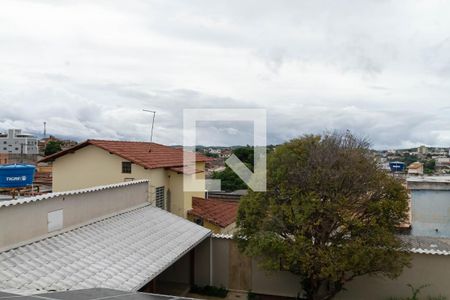 Vista da varanda da sala  de apartamento à venda com 2 quartos, 65m² em Piratininga, Belo Horizonte
