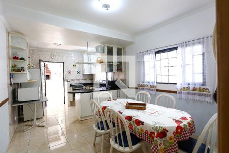 Casa à venda com 135m², 3 quartos e 3 vagascopa e cozinha