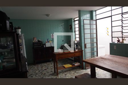 Casa à venda com 228m², 3 quartos e 2 vagasCozinha 