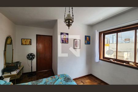 Casa à venda com 228m², 3 quartos e 2 vagas Casa à venda com 228m², 3 quartos e 2 vagasQuarto