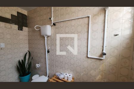 Casa à venda com 228m², 3 quartos e 2 vagas Casa à venda com 228m², 3 quartos e 2 vagasBanheiro