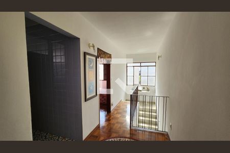 Casa à venda com 228m², 3 quartos e 2 vagas Casa à venda com 228m², 3 quartos e 2 vagasCorredor