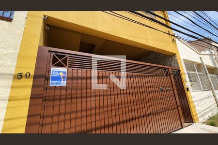 Casa à venda com 228m², 3 quartos e 2 vagas Casa à venda com 228m², 3 quartos e 2 vagasFachada
