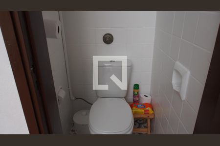 Casa à venda com 228m², 3 quartos e 2 vagasBanheiro de serviço