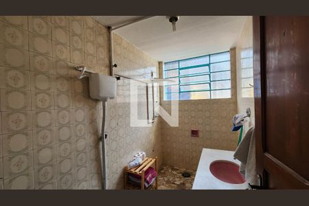 Casa à venda com 228m², 3 quartos e 2 vagas Casa à venda com 228m², 3 quartos e 2 vagasBanheiro