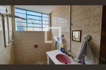 Casa à venda com 228m², 3 quartos e 2 vagas Casa à venda com 228m², 3 quartos e 2 vagasBanheiro