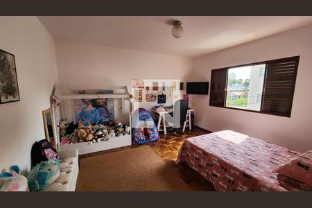 Casa à venda com 228m², 3 quartos e 2 vagas Casa à venda com 228m², 3 quartos e 2 vagasQuarto