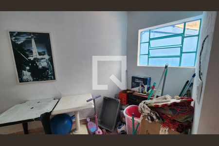 Casa à venda com 228m², 3 quartos e 2 vagas Casa à venda com 228m², 3 quartos e 2 vagasEscritório