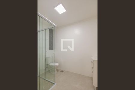 Banheiro de apartamento à venda com 2 quartos, 69m² em Jardim Itu, Porto Alegre