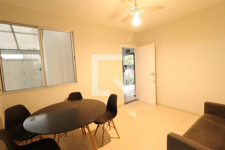 Sala de apartamento para alugar com 2 quartos, 55m² em Gávea, Uberlândia