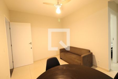 Sala de apartamento para alugar com 2 quartos, 55m² em Gávea, Uberlândia