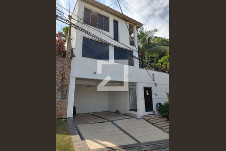 Casa de condomínio à venda com 550m², 4 quartos e 2 vagasFachada