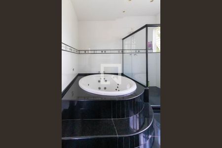 Casa de condomínio à venda com 550m², 4 quartos e 2 vagasBanheiro Quarto 2