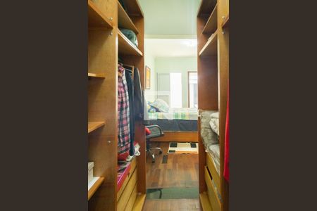 Casa à venda com 212m², 3 quartos e 4 vagas Casa à venda com 212m², 3 quartos e 4 vagasCloset - Suíte 1