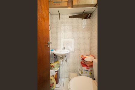 Casa à venda com 212m², 3 quartos e 4 vagas Casa à venda com 212m², 3 quartos e 4 vagasBanheiro de serviço