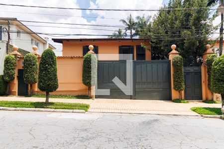 Casa à venda com 499m², 3 quartos e 5 vagas Casa à venda com 499m², 3 quartos e 5 vagasFachada
