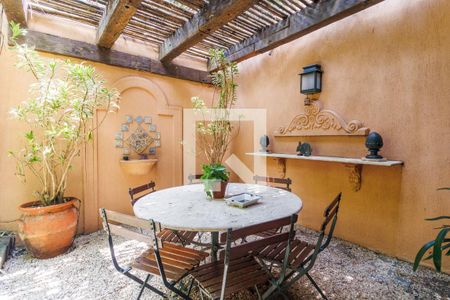 Casa à venda com 499m², 3 quartos e 5 vagas Casa à venda com 499m², 3 quartos e 5 vagasÁrea externa