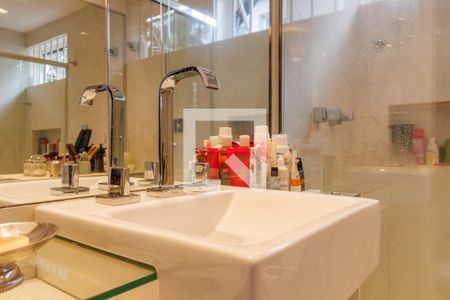 Casa à venda com 499m², 3 quartos e 5 vagas Casa à venda com 499m², 3 quartos e 5 vagasBanheiro da Suíte 1