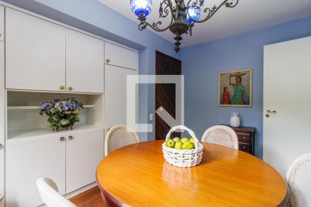 Casa à venda com 499m², 3 quartos e 5 vagas Casa à venda com 499m², 3 quartos e 5 vagasCopa