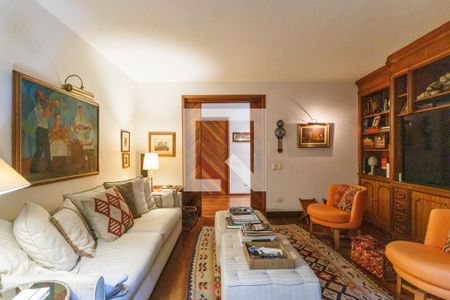 Casa à venda com 499m², 3 quartos e 5 vagas Casa à venda com 499m², 3 quartos e 5 vagasSala de TV