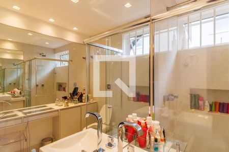 Casa à venda com 499m², 3 quartos e 5 vagas Casa à venda com 499m², 3 quartos e 5 vagasBanheiro da Suíte 1