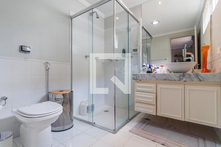 Casa à venda com 499m², 3 quartos e 5 vagas Casa à venda com 499m², 3 quartos e 5 vagasBanheiro da Suíte 2