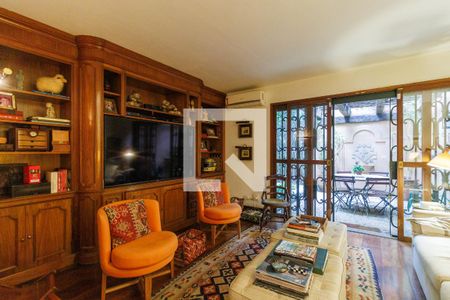 Casa à venda com 499m², 3 quartos e 5 vagas Casa à venda com 499m², 3 quartos e 5 vagasSala de TV