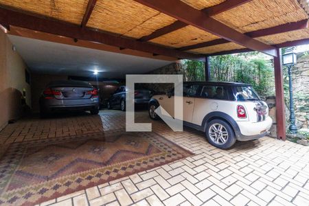 Casa à venda com 499m², 3 quartos e 5 vagas Casa à venda com 499m², 3 quartos e 5 vagasGaragem