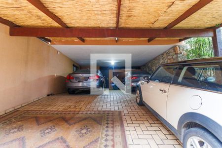 Casa à venda com 499m², 3 quartos e 5 vagas Casa à venda com 499m², 3 quartos e 5 vagasGaragem