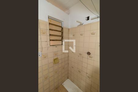 Banheiro de casa para alugar com 1 quarto, 25m² em Jardim Verônia, São Paulo