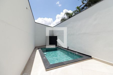 Casa à venda com 200m², 3 quartos e 3 vagasPiscina