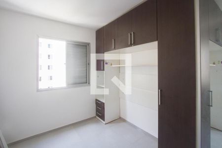 Quarto 2 de apartamento para alugar com 2 quartos, 58m² em Parque Maria Helena, São Paulo