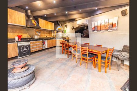 Casa à venda com 480m², 3 quartos e 4 vagas Casa à venda com 480m², 3 quartos e 4 vagasCozinha Externa