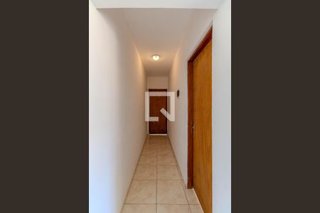 Corredor de casa para alugar com 2 quartos, 69m² em Parque Regina, São Paulo