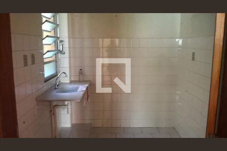 Banheiro de apartamento à venda com 2 quartos, 54m² em Piratininga, Belo Horizonte