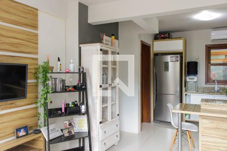 Sala de casa de condomínio à venda com 2 quartos, 90m² em Rondônia, Novo Hamburgo