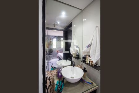 Banheiro de apartamento para alugar com 2 quartos, 56m² em Itaquera, São Paulo