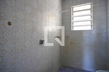 Banheiro  de apartamento à venda com 1 quarto, 80m² em Santa Maria Goretti, Porto Alegre
