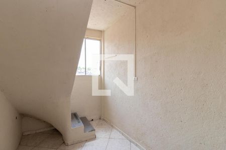 Casa para alugar com 90m², 2 quartos e 2 vagas Casa para alugar com 90m², 2 quartos e 2 vagasHall escada