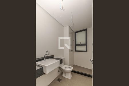 Banheiro suite de apartamento à venda com 2 quartos, 90m² em Independência, Porto Alegre