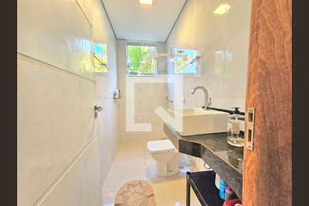 Casa à venda com 270m², 7 quartos e 4 vagas Casa à venda com 270m², 7 quartos e 4 vagasBanheiro