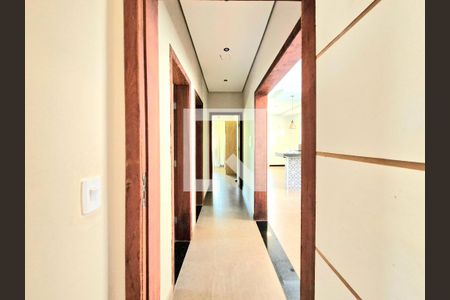 Casa à venda com 270m², 7 quartos e 4 vagas Casa à venda com 270m², 7 quartos e 4 vagasCorredor