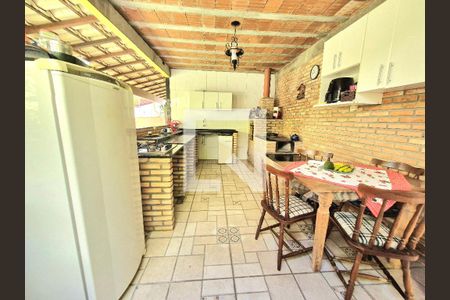 Casa à venda com 270m², 7 quartos e 4 vagas Casa à venda com 270m², 7 quartos e 4 vagasÁrea comum