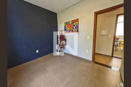Casa à venda com 270m², 7 quartos e 4 vagas Casa à venda com 270m², 7 quartos e 4 vagasQuarto
